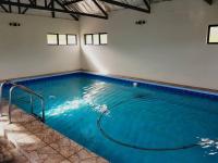 8sIndoor indoor pool4 bedroom villaGreat view and backup power - Chambres d'hôtes Clarens