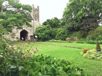 Welsh Gatehouse, Historic Castle which can cater for Electric Vehicle - B&B Mathern