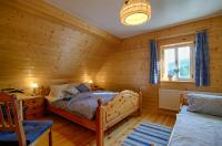 Dreibettzimmer mit eigenem Bad