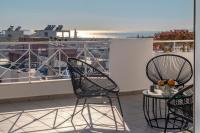 Bright 3bdr Apt with Roofgarden, Jacuzzi - Bed and Breakfast Athene