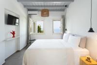 B&B Neápoli - Villa Itis - Elegant Ground Floor Suite with Terrace & Great View - Bed and Breakfast Neápoli