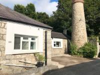 Woodland cottage in Cornwall with walled garden - B&B