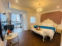 Queen Room with Balcony