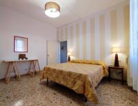 Lovely Balcony San Gimignano Apartments - B&B San Gimignano