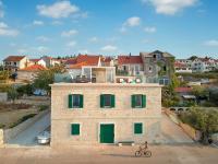 SEAFRONT NORTH HOUSE SUTIVAN - new luxury three-bedroom villa - unforgettable panoramic views of the sea - roof terrace with jacuzzi - first row next to the beach and right next to all facilities - secured parking - Chambres d'hôtes Sutivan