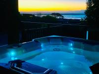 Studio or Cabin on Whitby - Bed and Breakfast Nelson