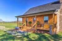 Near Wineries and Hiking Lawndale Home with Fire Pit! - B&B