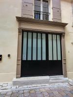 Maison Luxe 4 chambres - Patio - Climatisation - 10 minutes à pied du Pont d'Avignon - B&B