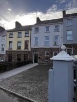 Westland Suites - Stylish, Modern, Elegant, Central Apartments A - B&B