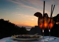VILLA HORUS SAN GIOVANNI SINIS - Villa sul mare con grande giardino privato - Bed and Breakfast