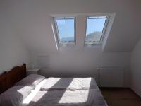 Apartment with Mountain View