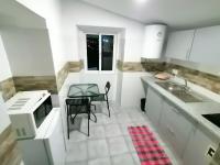 Apartment with Mountain View