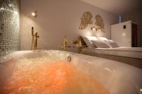Gold Luxury Romantic SPA Suite Private Jacuzzi & Sauna - Ferienwohnung Kolberg