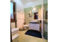 Appartamento Premium con 3 Camere da Letto e Balcone
