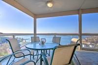 Balcony with Water Views Lake Ozark Retreat! - B&B