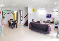 H Homestay Sibu - 1000Mbps 1Gbps Wifi, Astro & Auto Gate Parking Semi Detached House! - B&B