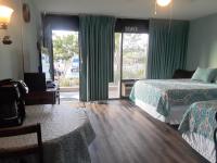 Benjamin's Pier at Laguna Reef Resort - B&B Rockport