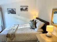 17 HAWKES HEAD SELF CATERING - B&B East London