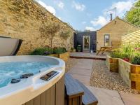 B&B Thornton Dale - Rinstone Lodge, Thornton-Le-Dale. Moors cottage with hot tub - Bed and Breakfast Thornton Dale