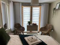 contemporary quiet countryside retreat - B&B Horsley