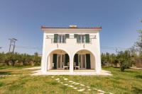 Aspasia & Athina - Three Bedroom Villa with shared pool