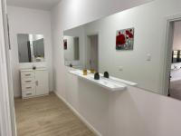 Snajder Apartment, 50m BEACH, 2 bedrooms, 2 bathrooms, 1living room, SELF CHECK-IN - B&B Durazzo