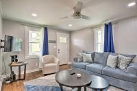 Cozy House with Private Yard, Close to Downtown - B&B