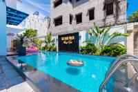 B&B Vung Tau - Palm Villa 34 ( Luxury Villa with 17 bed room, karaoke & bida inside) - Bed and Breakfast Vung Tau