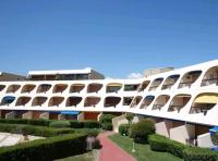 Studio avec loggia entre port, plage et piscine - Bed and Breakfast