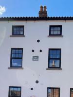 Lees Lookout Holt ,2 bedroom luxury apartment with private parking - Chambres d'hôtes Holt