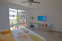 Studio Lit King-Size Deluxe