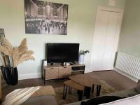 B&B Dundee - Entire Stylish 1 Bedroom Flat with Free Parking - Bed and Breakfast Dundee