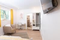 Beautiful Casita with King Bed and private patio Close to Calle 8, MIA Airport, Coral Gables - Chambres d'hôtes Miami