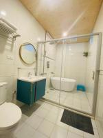 Queen Room with Spa Bath