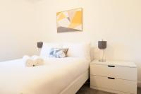 B&B Derby - *NEW* Central Derby Apt, with Parking - Sleeps 6 - Bed and Breakfast Derby