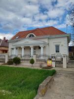 B&B Hajduszoboszlo - Gombos Apartman - Bed and Breakfast Hajduszoboszlo