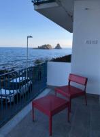 B&B Aci Castello - APPARTAMENTO FRONTE MARE ACi TREZZA - Bed and Breakfast Aci Castello