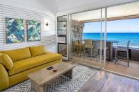 Modern-Rustic Beach Renovation Direct Oceanfront Penthouse - Ferienwohnung Kahana