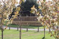 HEDDFAN, Luxury 3 bedroom timber lodge, Now with WiFi, Caer Beris Holiday Park, Builth Wells, SORRY NO TRADESMEN OR CONTRACTORS ALLOWED - Chambres d'hôtes Builth Wells