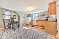 Trolley Apt Upper: Steps to Village Trail & Canal! - Bed and Breakfast Pittsford