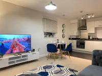 Stylish Station Apartment in Rochester with Free Parking - Bed and Breakfast