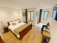 Zimmer mit Kingsize-Bett