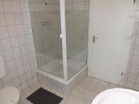 Standaard Tweepersoonskamer met 2 Aparte Bedden - Gedeelde Badkamer