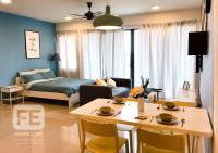 Netflix WiFi Cozy Homestay Trefoil Setia Alam Shah Alam 沙亚南舒适温馨日租民宿 - B&B Setia Alam