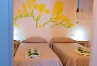 Tweepersoonskamer met 2 Aparte Bedden en Eigen Badkamer