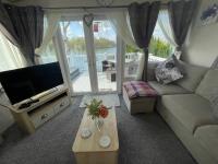 Lakeside Retreat 4 with hot tub, private fishing peg situated at Tattershall Lakes Country Park - Chambres d'hôtes Tattershall