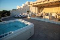 Sunset View Villa Santorini - with Outdoor Jacuzzi - B&B Firostefani