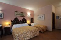 Zimmer mit Kingsize-Bett und Terrasse