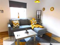 Newly refurbished 1 bed Apt in Hamilton Close to station and local amenities - B&B