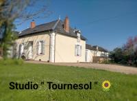 studio " tournesol " au coeur du Berry - B&B Les Bordes